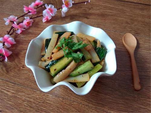 吃瓜直播吃竹笋是真的吗,吃瓜直播吃竹笋，真相究竟如何？